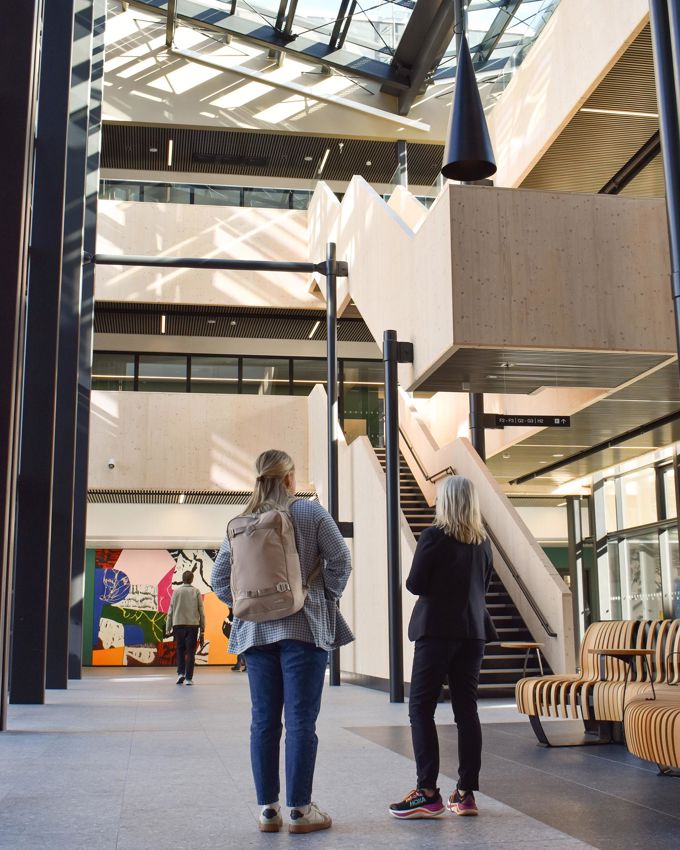 Lyse og åpne arealer på sykehuset.