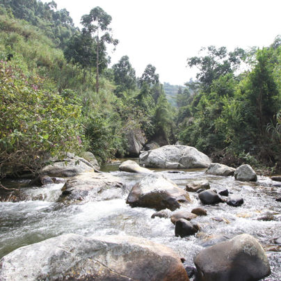 Rennende elv i Mozambique