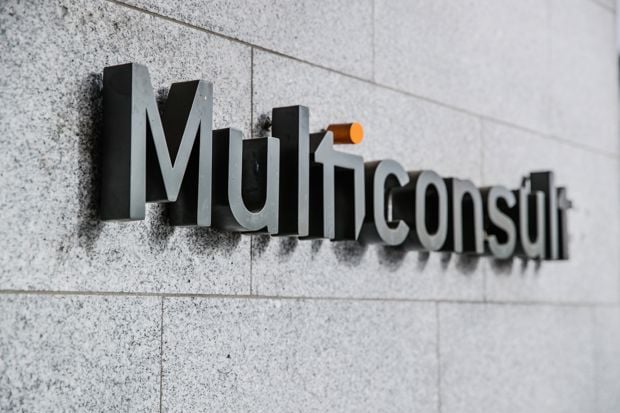 Multiconsult-logo på vegg